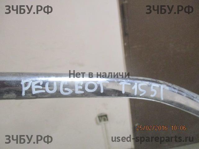 Peugeot 208 (1) Решетка в бампер