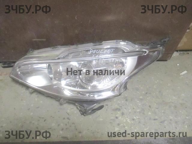 Peugeot 208 (1) Фара левая