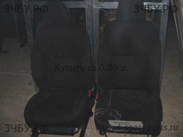 Toyota Auris 1 (E150) Сиденья (комплект)
