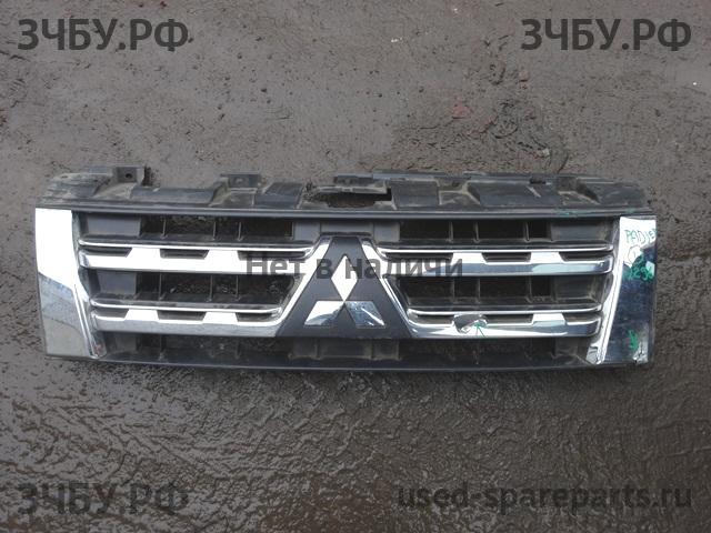 Mitsubishi Pajero/Montero 4 Решетка радиатора