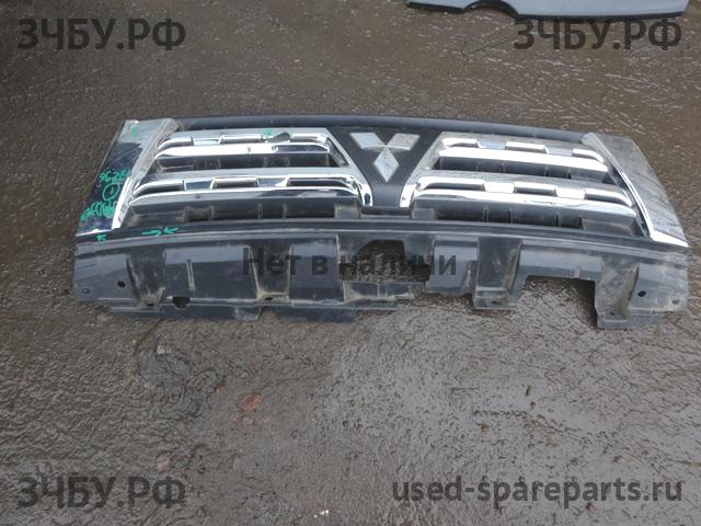 Mitsubishi Pajero/Montero 4 Решетка радиатора