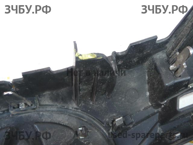 Toyota Corolla (E16 - E17) Решетка радиатора