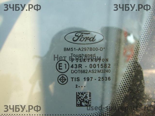 Ford Focus 3 Стекло кузовное глухое правое