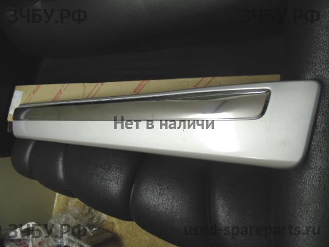 Toyota Land Cruiser 200 Молдинг двери