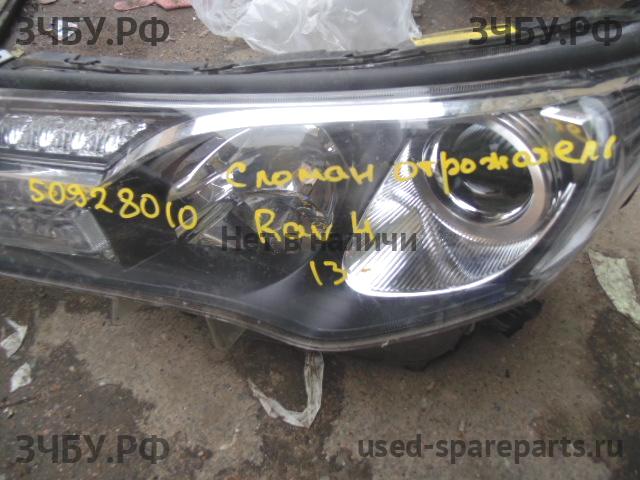 Toyota RAV 4 (4) Фара левая