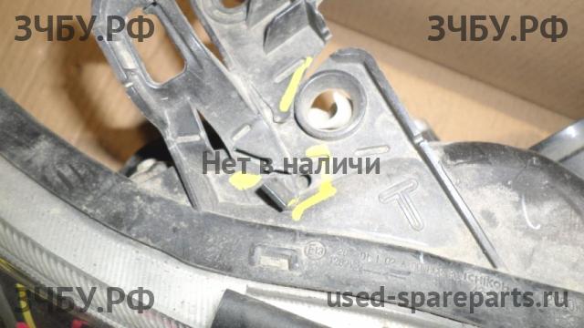 Toyota RAV 4 (3) Фара правая