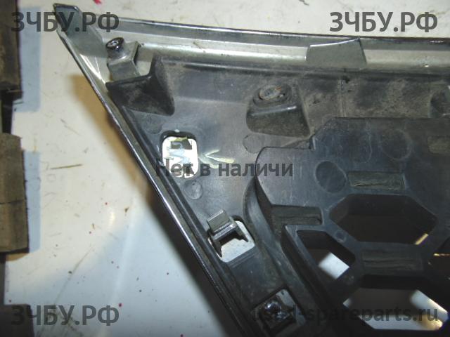 KIA Sorento 2 Решетка радиатора