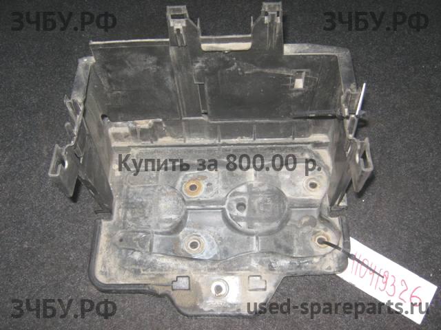 Volkswagen Jetta 4/Bora [1J2] Корпус аккумулятора