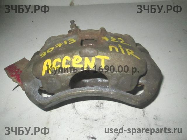Hyundai Accent 2 Суппорт передний правый (в сборе со скобой)