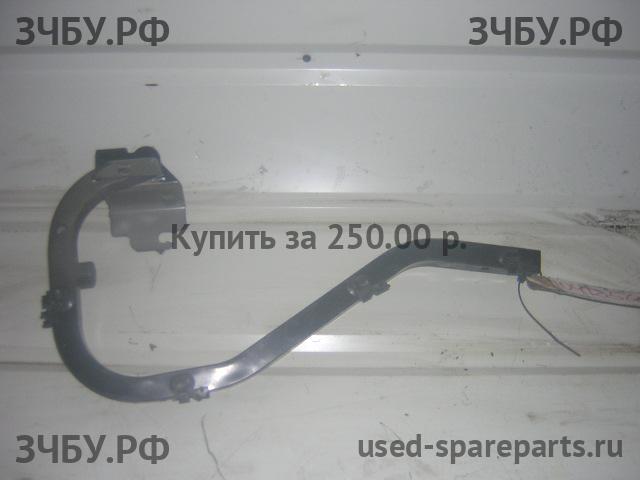 Mitsubishi Lancer 9 [CS/Classic] Петля крышки багажника
