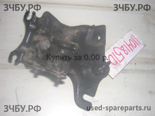 Toyota Corolla (E14 - E15) Кронштейн