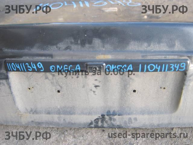 Opel Omega A Накладка на крышку багажника