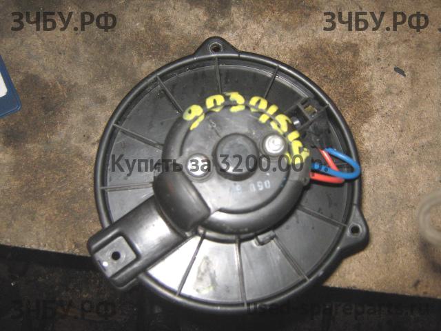 Toyota Avensis 1 Моторчик печки