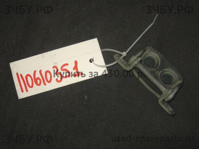 Subaru Legacy Outback 2 (B12) Петля двери багажника