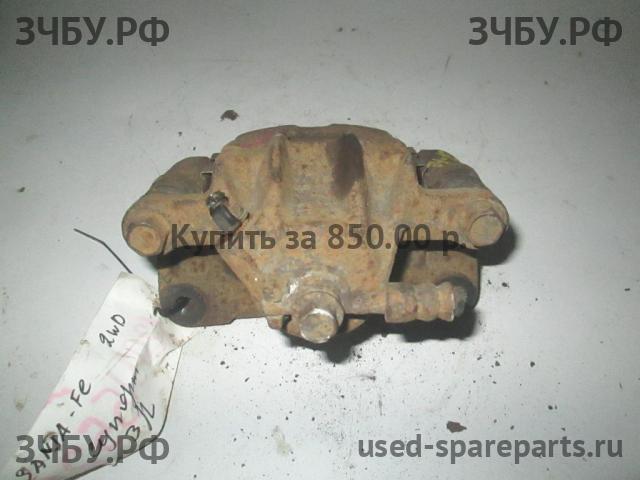 Hyundai Santa Fe 1 (SM) Суппорт задний левый (в сборе со скобой)