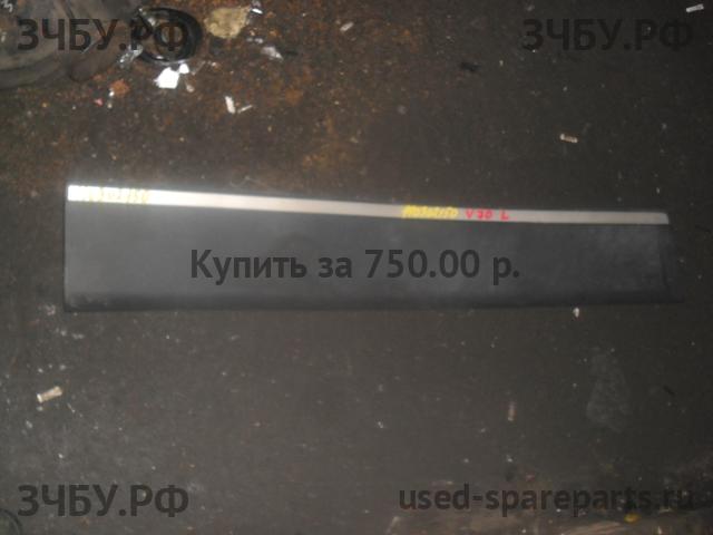 Volvo V70 (2) Молдинг двери передней левой