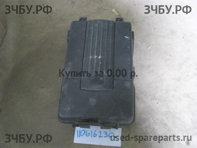 Volkswagen Passat B6 Корпус аккумулятора