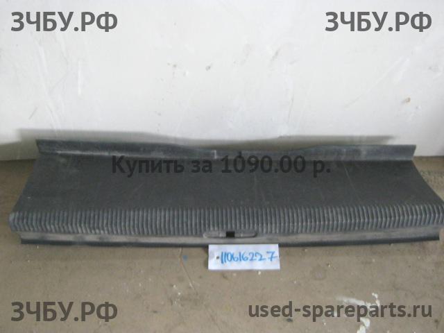 Volkswagen Passat B6 Обшивка крышки багажника