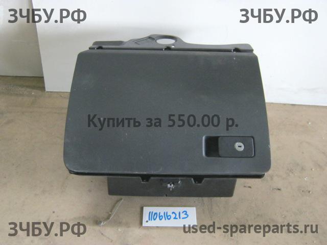 Volkswagen Passat B6 Бардачок