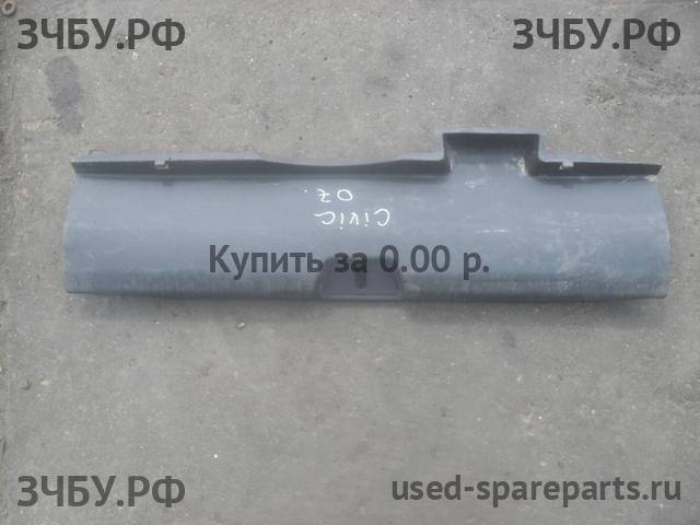 Honda Civic 8 (4D) Накладка крышки багажника