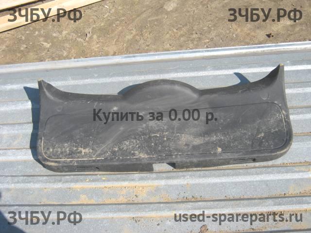 Ford Focus 2 (рестайлинг) Накладка крышки багажника