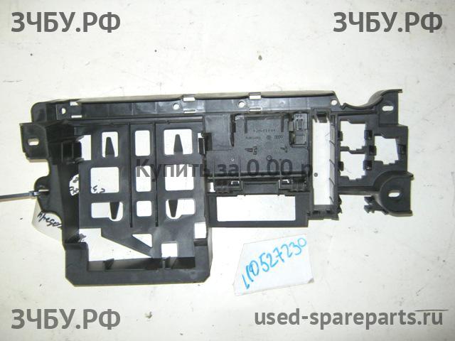 Audi A8 (2) [D3,4E] Пластик салона