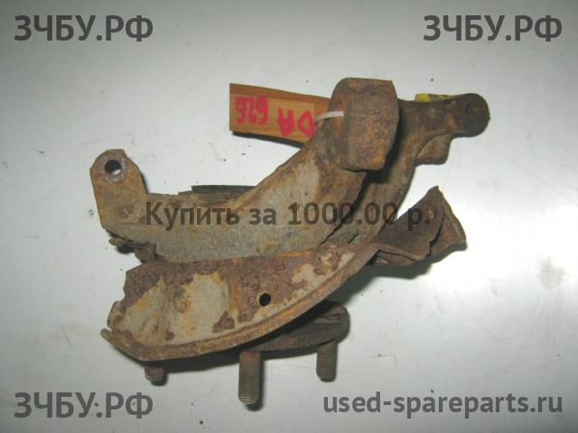 Mazda 626 [GE] Кулак поворотный передний правый (со ступицей)