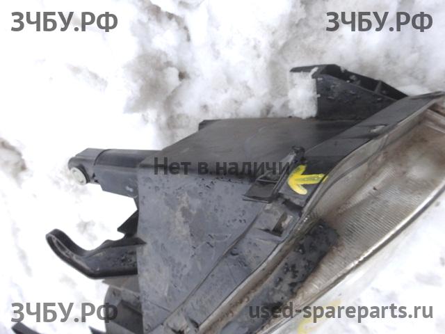 Toyota RAV 4 (3) Фара правая