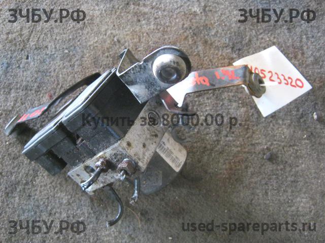 Ford Fiesta 5 Блок ABS (насос)