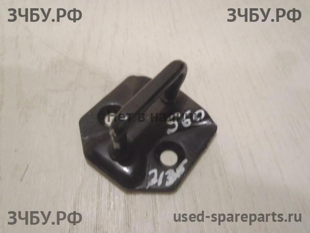 Volvo S60 (2) Ответная часть замка двери