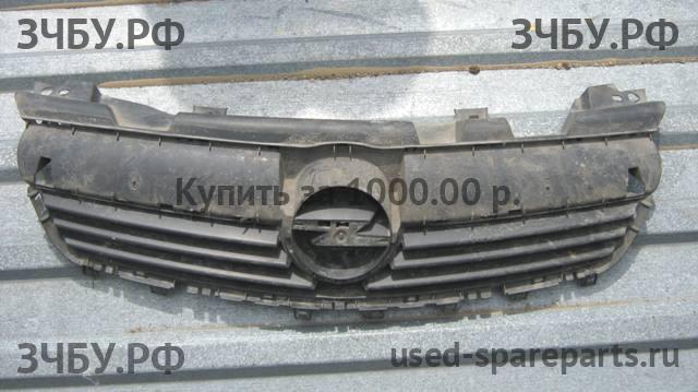 Opel Zafira B Решетка радиатора