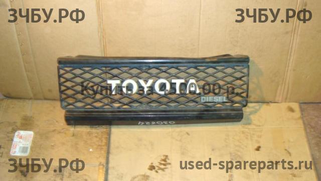 Toyota Land Cruiser 70 Решетка радиатора