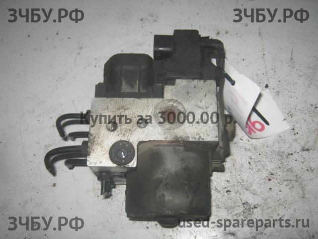 Volkswagen Passat B5 Блок ABS (насос)