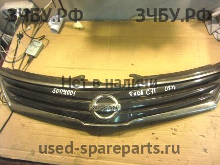 Nissan Tiida 1 Решетка радиатора