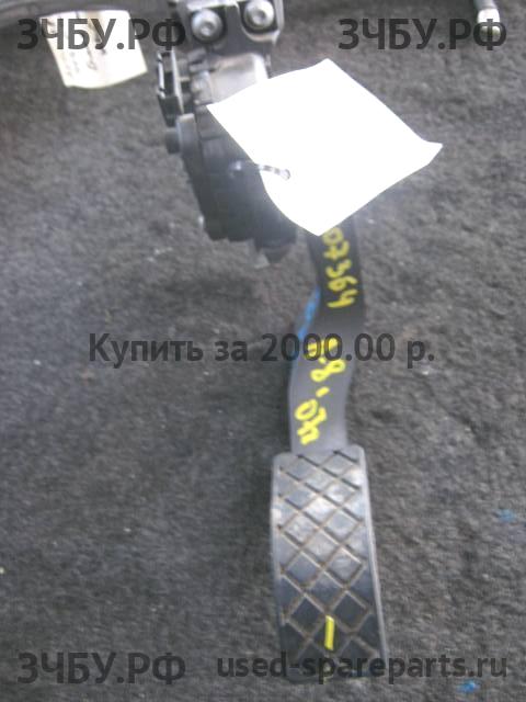 Audi A8 (2) [D3,4E] Педаль газа