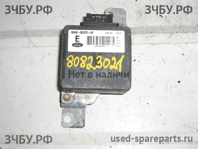 Ford Focus 1 Блок реле