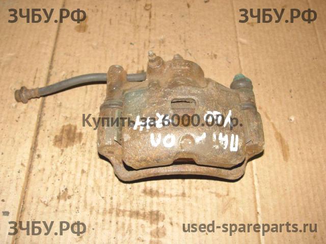 Nissan Patrol (Y60) Суппорт передний левый (в сборе со скобой)
