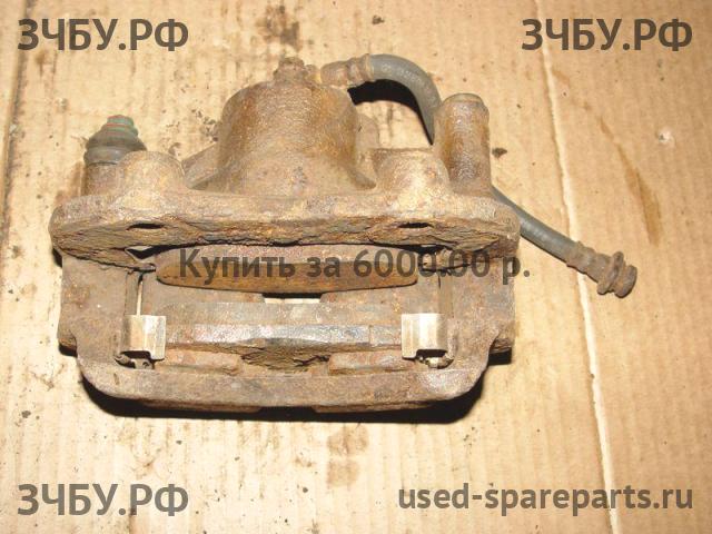 Nissan Patrol (Y60) Суппорт передний левый (в сборе со скобой)