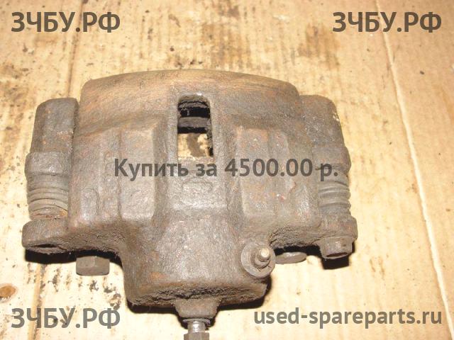 Nissan Patrol (Y60) Суппорт задний правый (в сборе со скобой)