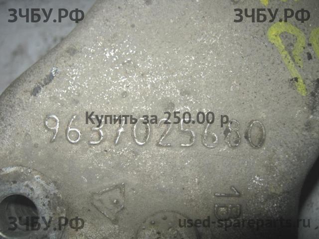 Peugeot Partner 1 (M59) Кронштейн крепления ДВС