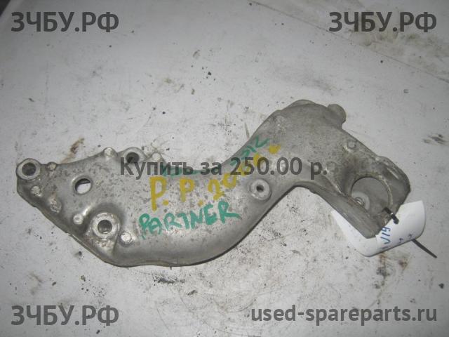 Peugeot Partner 1 (M59) Кронштейн крепления ДВС