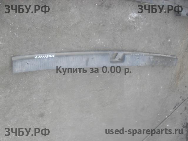 Opel Omega A Накладка на крышку багажника