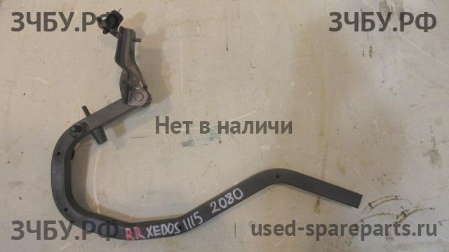Mazda Xedos 6 Петля крышки багажника правая