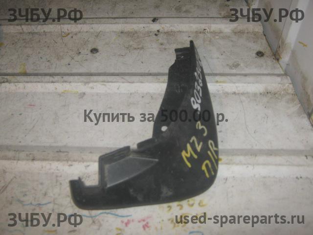 Mazda 3 [BK] Брызговик передний правый