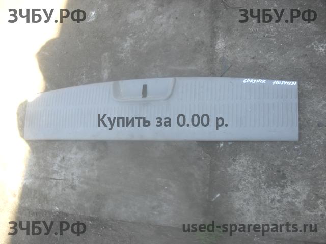 Chrysler Определить Накладка на крышку багажника