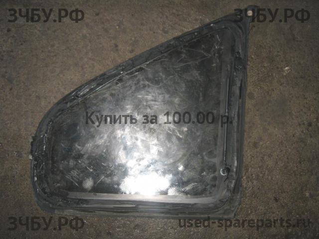 Volkswagen Passat B5 Стекло кузовное глухое левое
