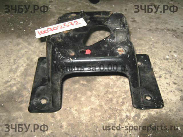 Nissan Patrol (Y61) Кронштейн