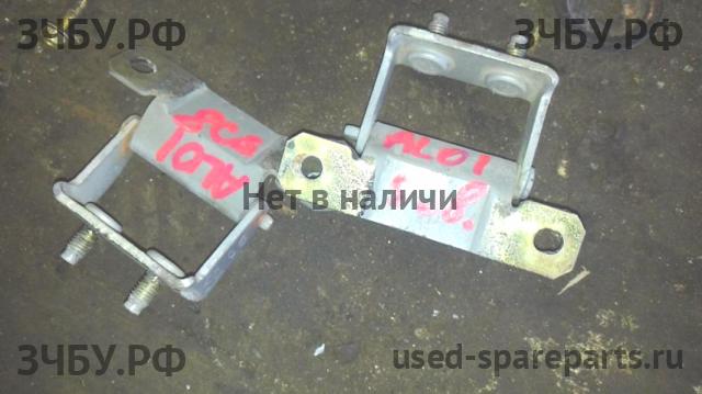Nissan Almera 16 Петля крышки багажника