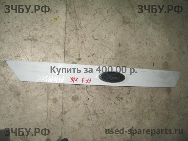 Ford Focus 3 Накладка на дверь багажника