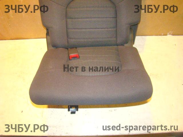 Nissan Pathfinder 2 (R51) Сиденье